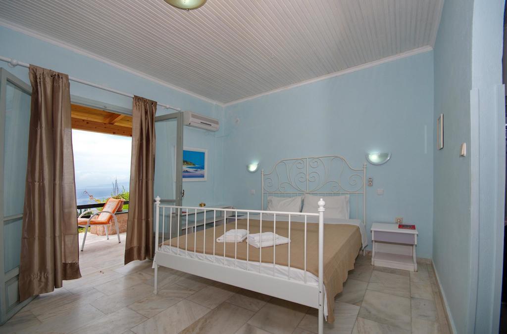 Liokorni Village Gaios Bilik gambar